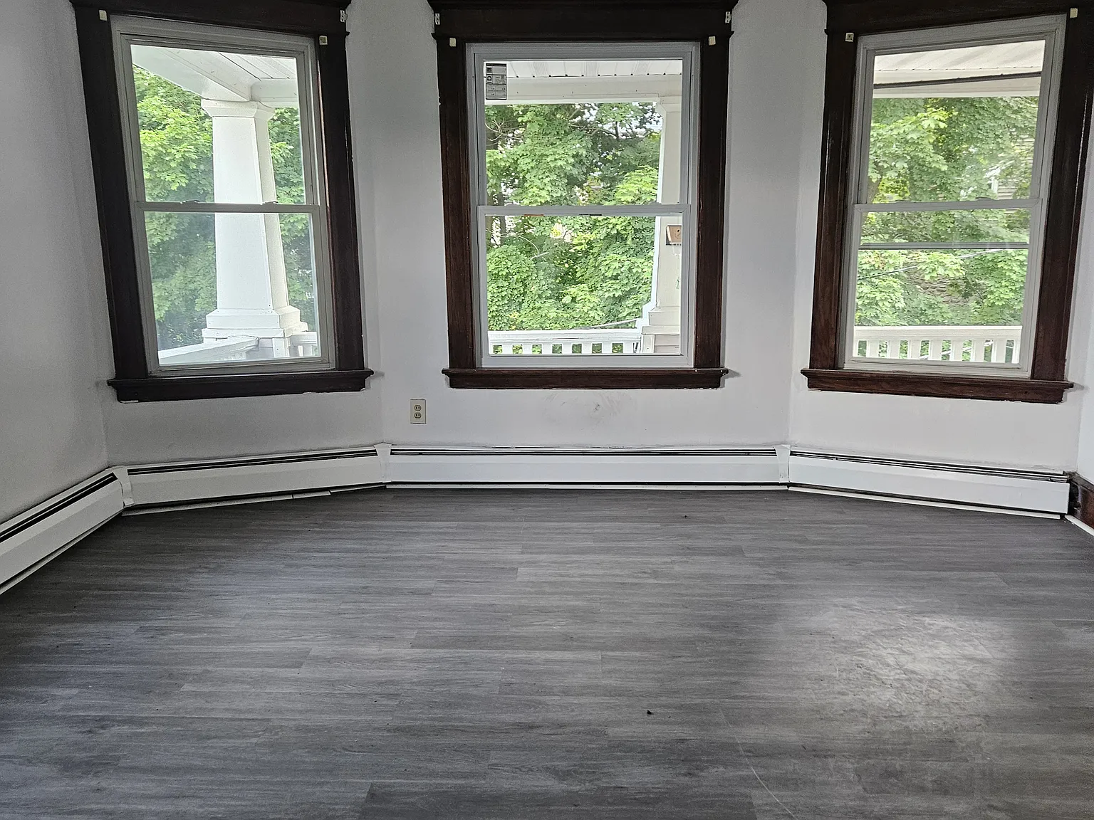 3 bed, 1100 sqft, $1,500 — Photo 2
