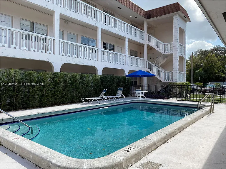 601 SE 5th Ct #208 — Photo 26