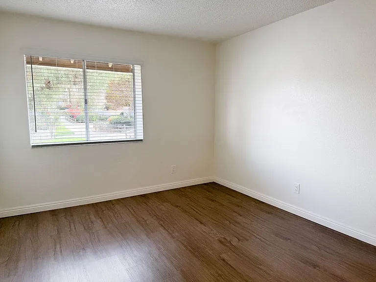 Peppertree Apartments — Photo 25