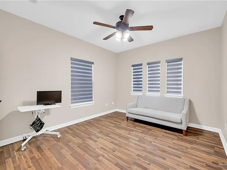 2410 Colvin Ave — Photo 24