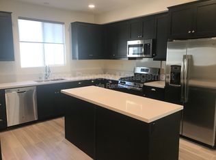 581 Pioneer St, Camarillo, CA 93010