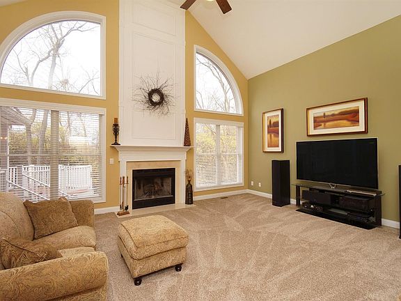 5th image of 7140 Willoughby Ct