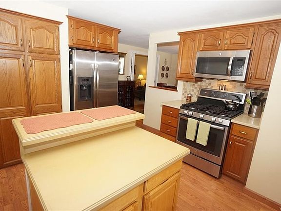 4th image of 98 Manser Dr