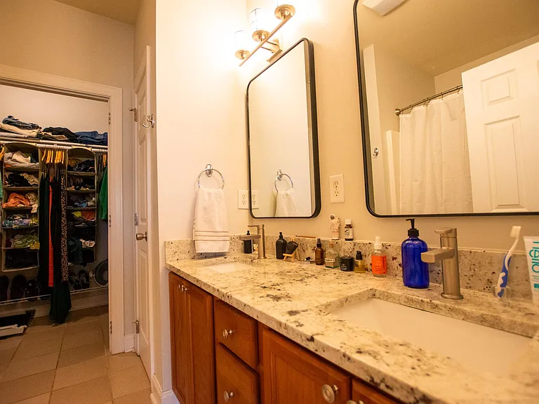 Primary En-Suite Bath