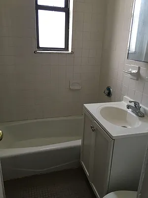 Rented by Metropolis International Realty Inc. | media 10