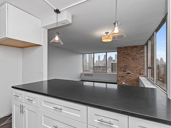 2nd image of 70 W Burton Pl APT 2907