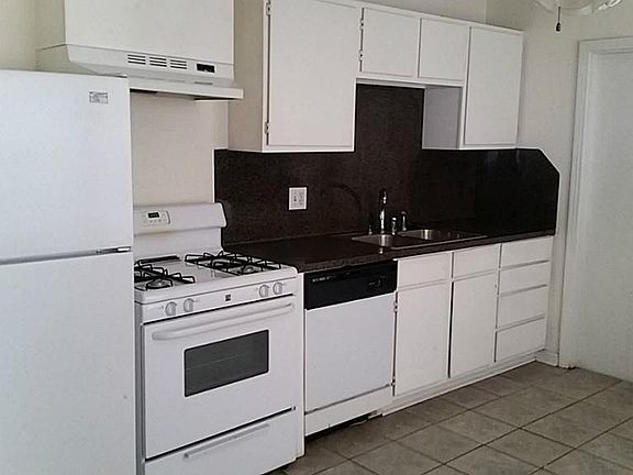 2nd image of 1909 Du Barry Ln