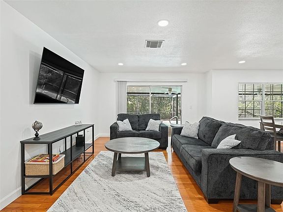 3rd image of 15090 SW 35th Cir