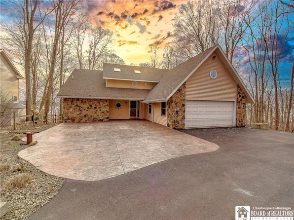 5464 Crestwood Rd, Bemus Pt, NY 14712