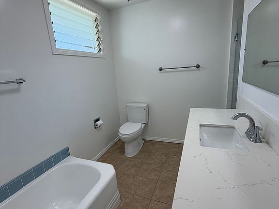 2nd image of 540 San Vicente Blvd #1