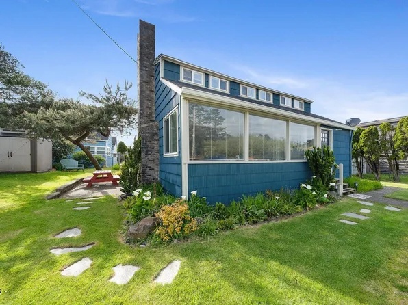 353 S Anchor St, Rockaway Beach, OR 97136