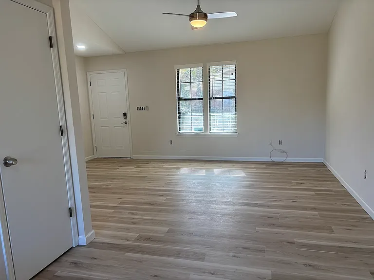 2329 Barcelona Ct — Photo 4
