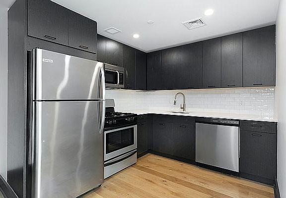 4th image of 340 E 117th St #9C