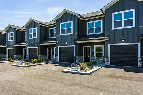 1800 Victory Ln Photo 1