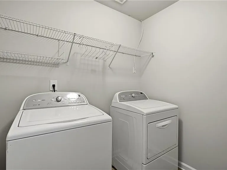 4910 Belcrest Way — Photo 34
