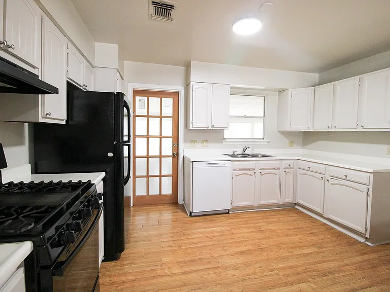 4102 Waikiki Dr — Photo 7