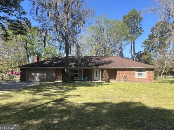 411 Woodland Dr, Hinesville, GA 31313