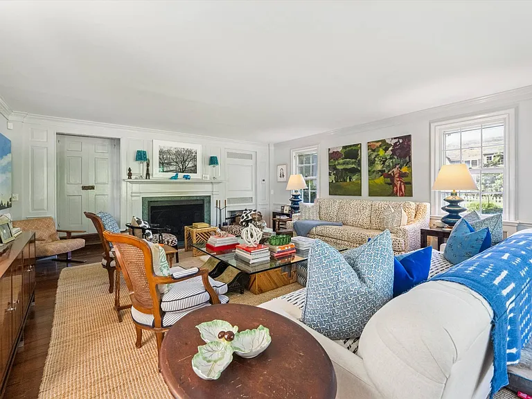 20 Quogue St — Photo 10