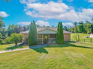 1650 Robbins Station Rd, North Huntingdon, PA 15642