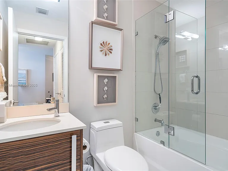 2020 N Bayshore Dr #4004 — Photo 11