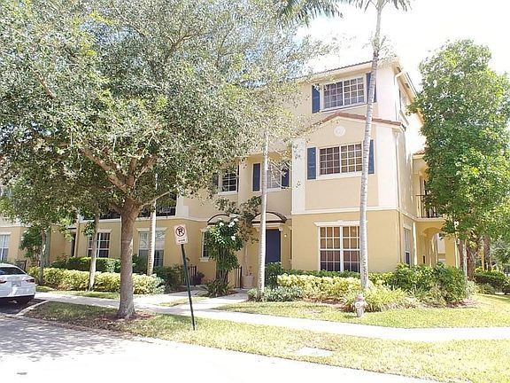 2nd image of 1403 W Wickham Cir