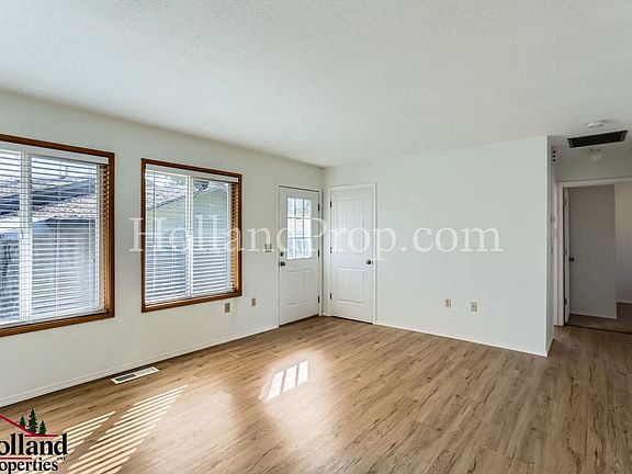 3rd image of 193 SE 26th Ave