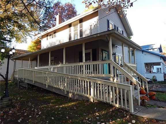 4th image of 111 Herbert St