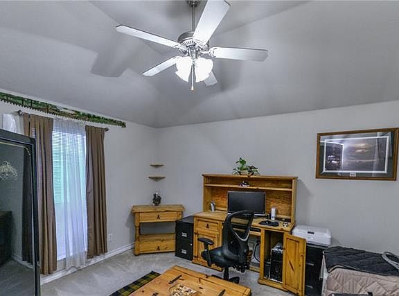 3rd image of 707 Meadowbrook Ln