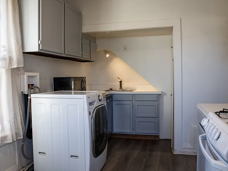 Renovated Apartments in West Wash Park — Photo 8