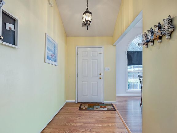 4th image of 412 Knotts Ct