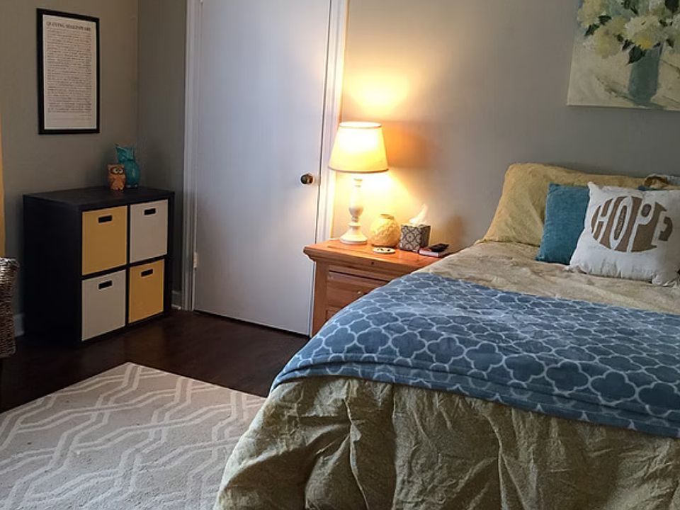 1st image of 707 E 2nd St #2