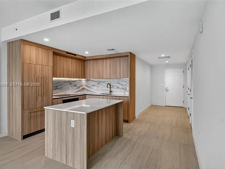 77 5th St #4202 — Photo 9