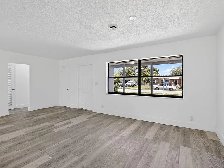 5804 NW 14th St — Photo 11