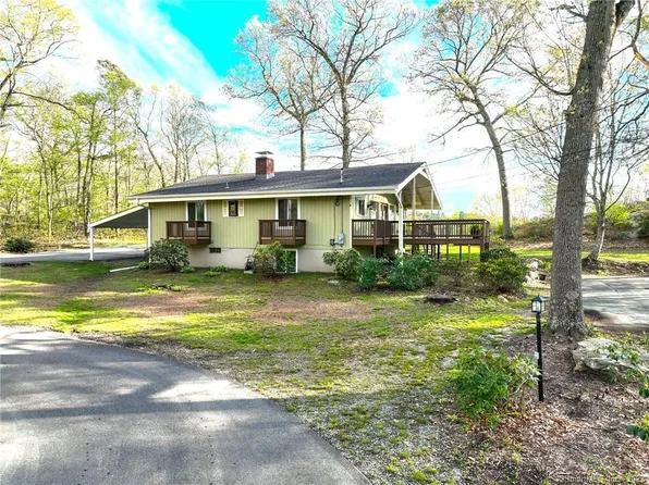 39 Inchcliffe Drive, Ledyard, CT 06335