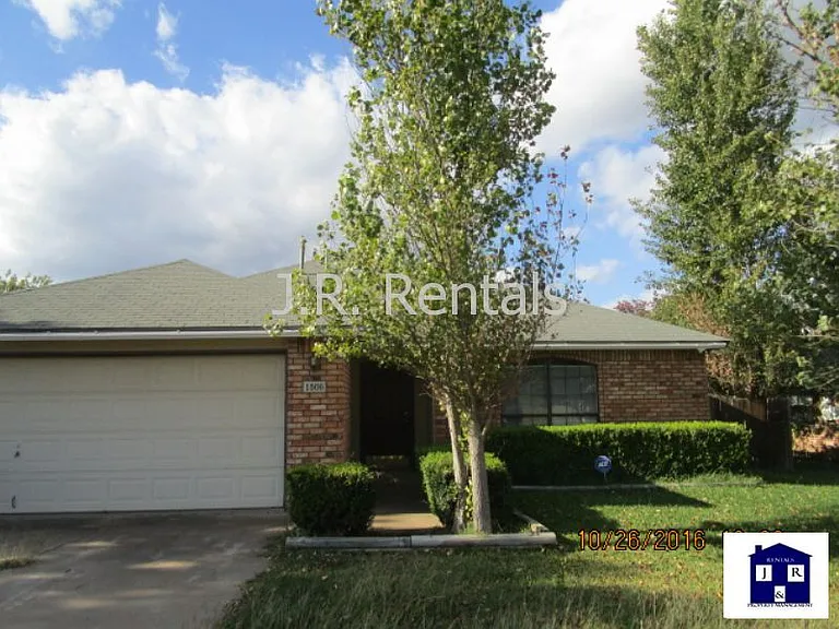 1506 Creek St — Photo 1