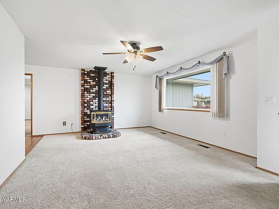 3rd image of 424 S 81st Ave