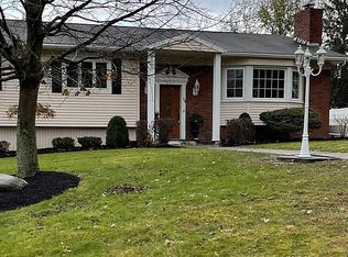 14 Banbury Rd, Troy, NY 12180