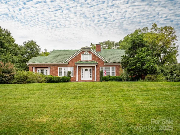121 Louise Dr SE, Concord, NC 28025