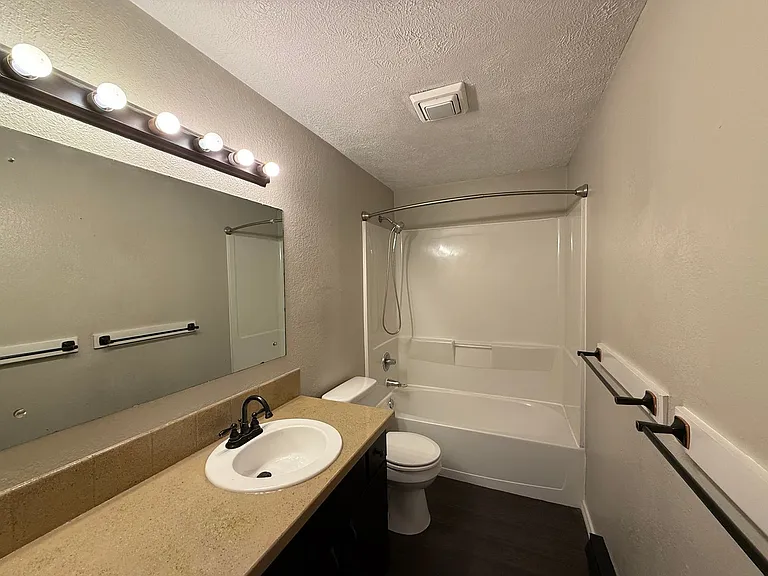 1004 E Joseph Ave — Photo 10