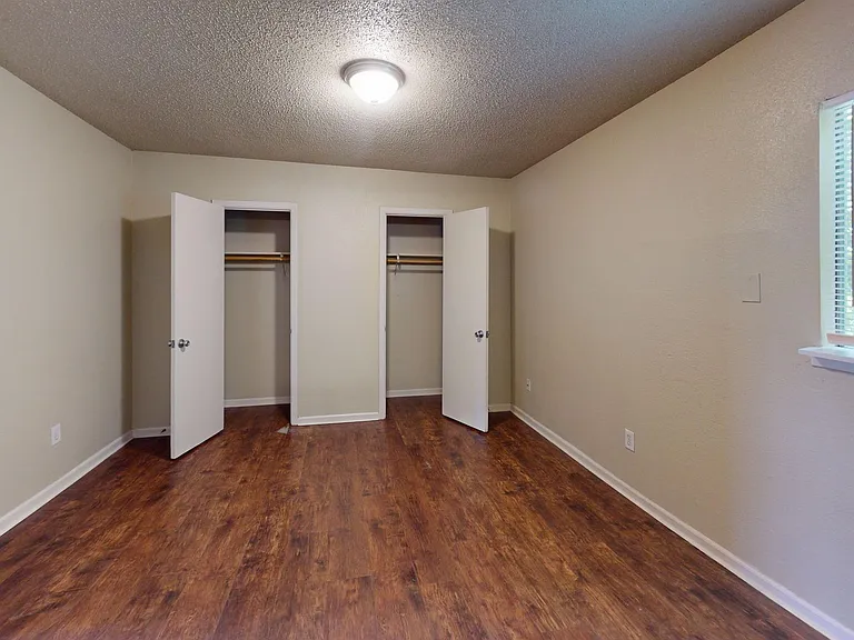 915 S 15th St — Photo 11