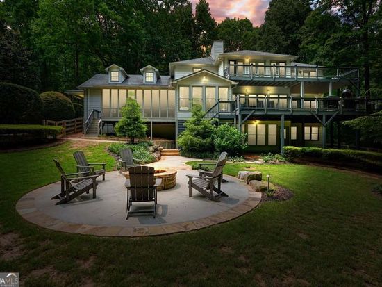 627 Apache Trl, Woodstock, GA 30189
