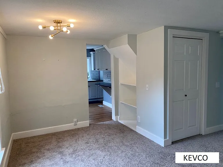601 E Myrtle St — Photo 4