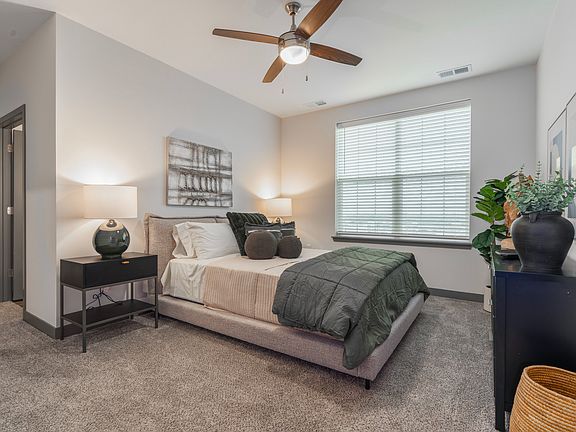 2nd image of 1050 Ashgrove Rd #302