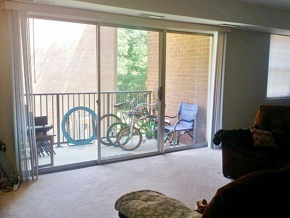 2nd image of 858 College Pkwy #10