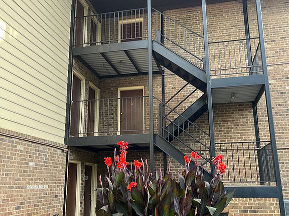 2nd image of 326 15th St NW APT 1B