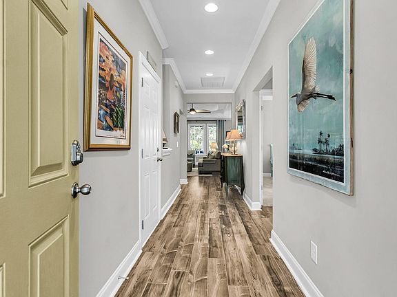 5th image of 112 Carriage Hill Pl