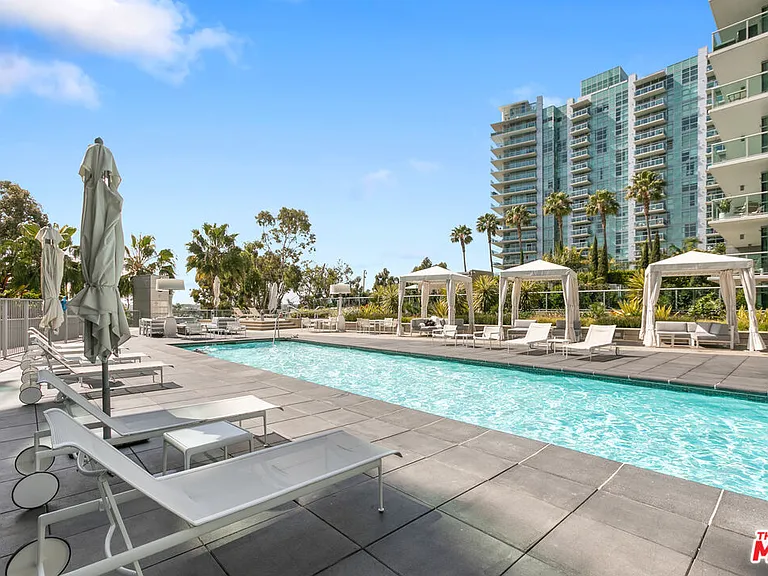 13600 Marina Pointe Dr #1507 — Photo 25