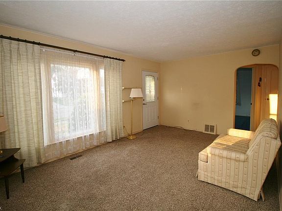 3rd image of 620 E Paige Ave