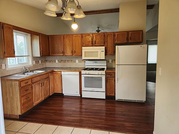 2nd image of 1218 Palmer Ct NE