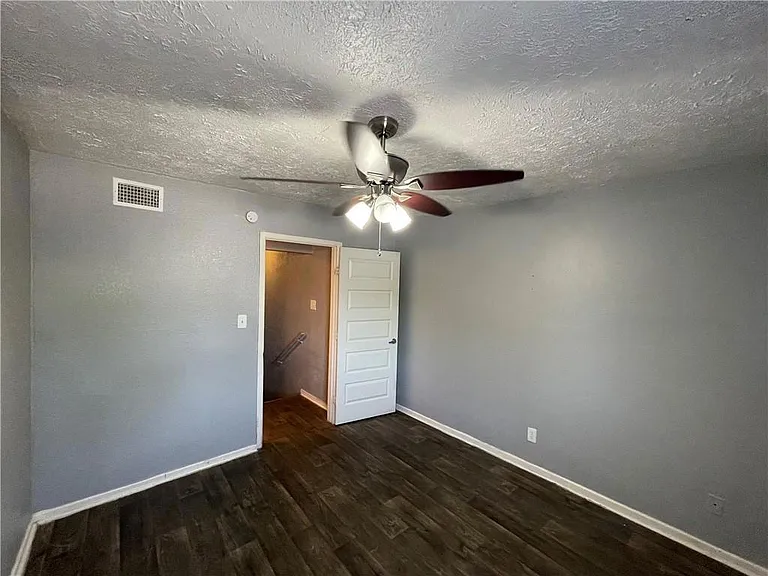 305 E Croslin St #109 — Photo 13
